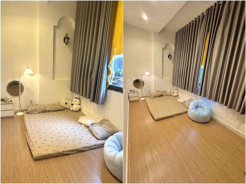 Cho thuê phòng trong nhà nguyên căn cửa sổ trời cực to Full Nội Thất