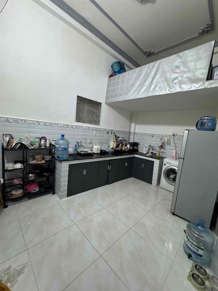 Cho thuê phòng trong nhà nguyên căn cửa sổ trời cực to Full Nội Thất