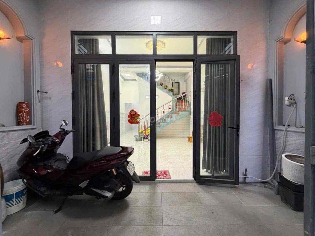 Cho thuê phòng trong nhà nguyên căn cửa sổ trời cực to Full Nội Thất