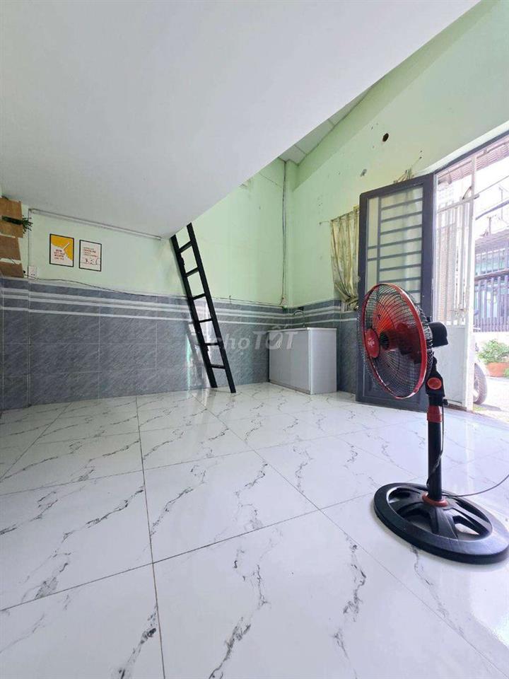 nhà gần cầu vượt linh xuân.20m