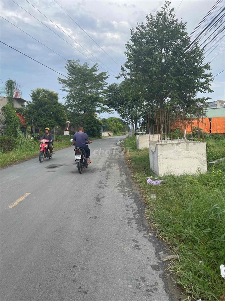 Mặt tiền nhựa Lục Viên
