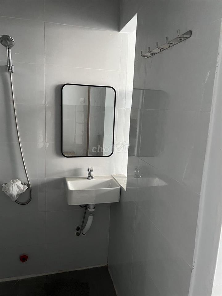 Ở miễn phí đên 15/9… điện 3.5k. Nước 50k/người.