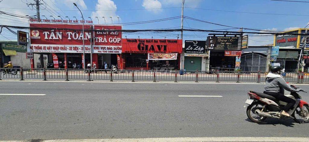 CẦN BÁN GẤP NHÀ MẶT TIỀN TỈNH LỘ 8 TTĐ CỦ CHI , GẦN NGÃ TƯ TÂN QUY