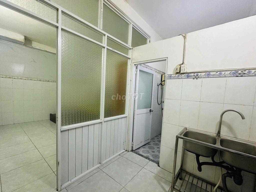 Trống Phòng Tầng Trệt •> Nguyễn Văn Linh