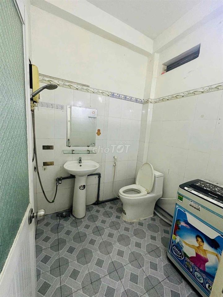 Trống Phòng Tầng Trệt •> Nguyễn Văn Linh