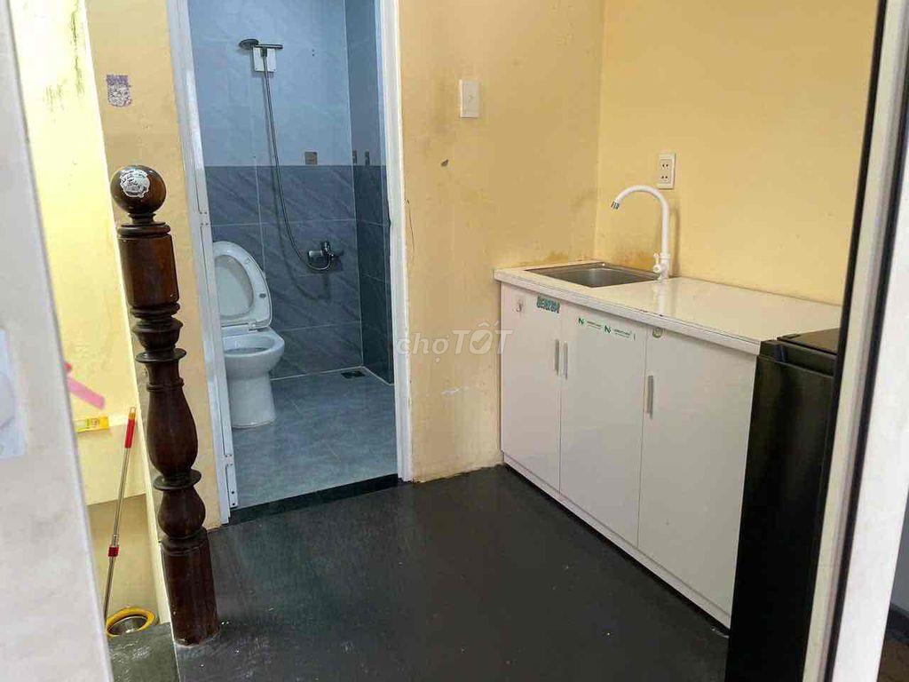 Trống Phòng hẻm 57 Bùi viện full nội thất, Q1