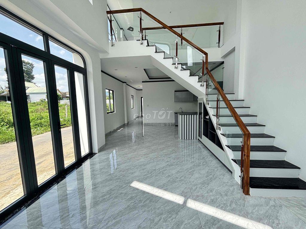 Căn nhà 3PN đẹp rẻ sổ riêng thổ cư 2mt gần KCN Giang Điền