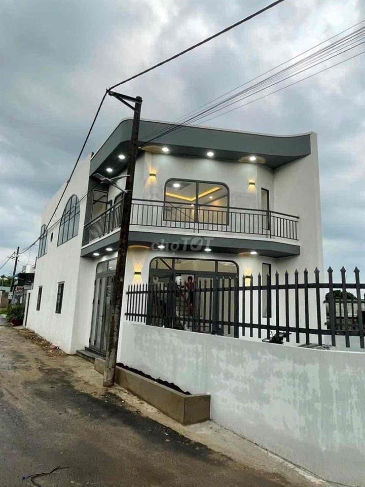 Căn nhà 3PN đẹp rẻ sổ riêng thổ cư 2mt gần KCN Giang Điền