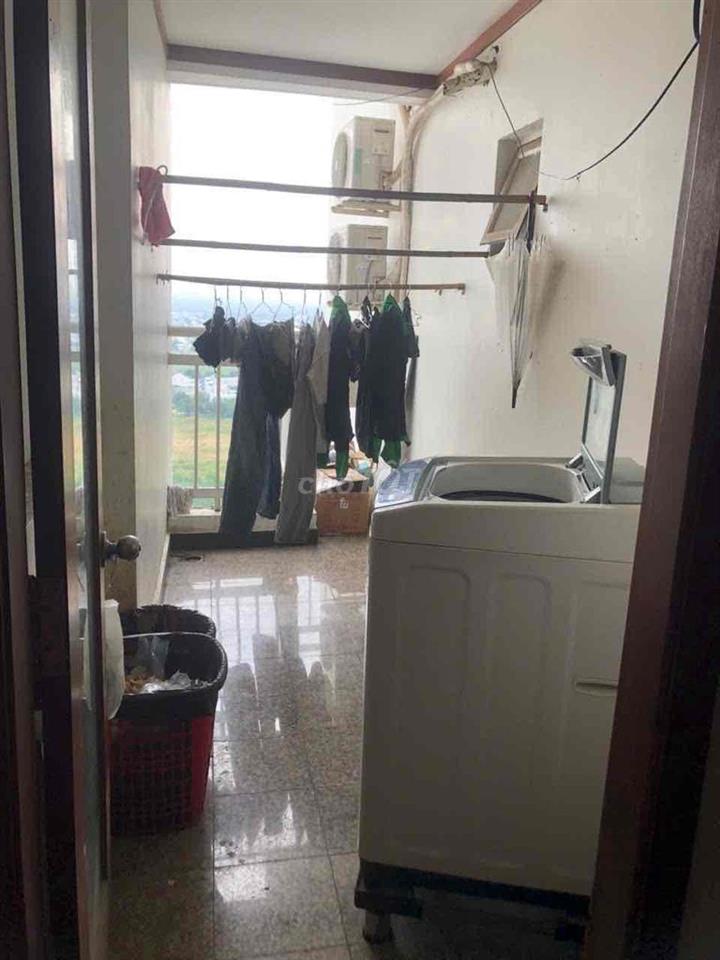 còn *** 1 phòng hai triệu mốt ở lê văn lương