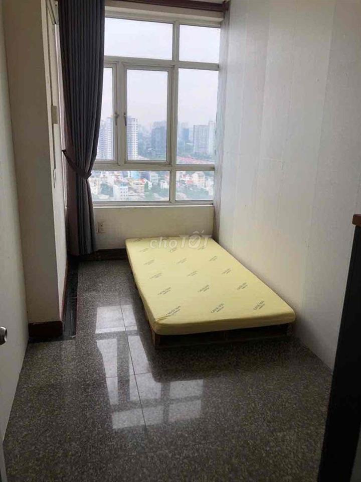 còn *** 1 phòng hai triệu mốt ở lê văn lương
