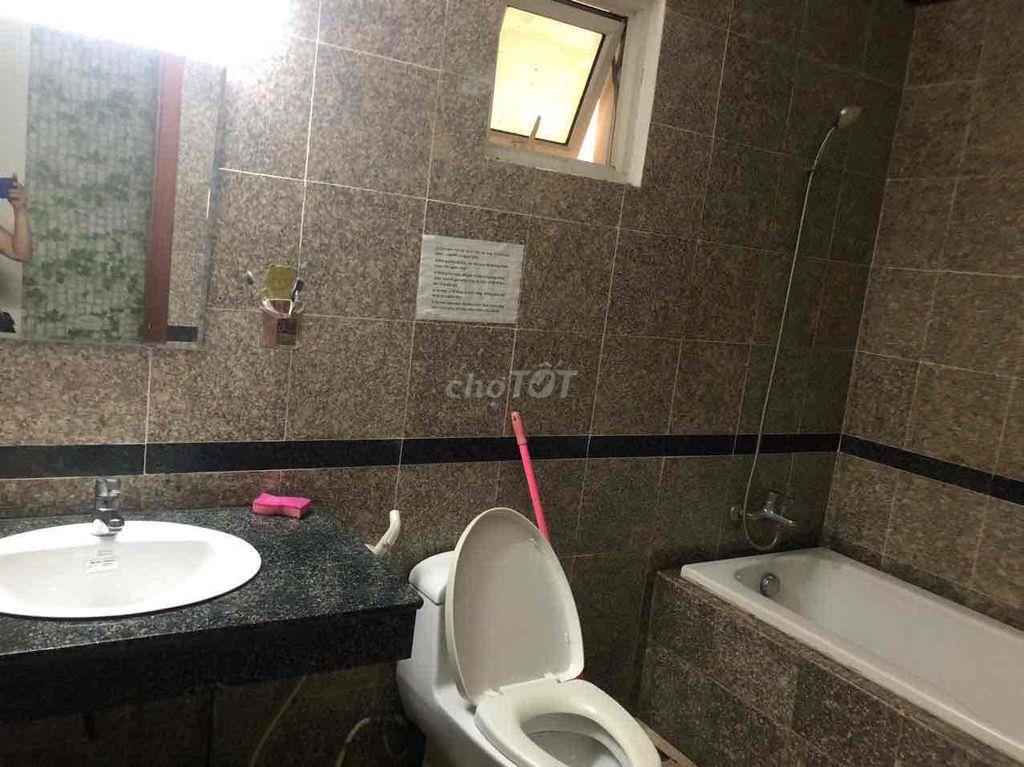 còn *** 1 phòng hai triệu mốt ở lê văn lương