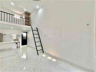 CHO THUÊ PHÒNG CÓ GÁC CAO 2,5M THANG MÁY, BAN CÔNG 2 CỬA SỔ PHÍ DV RẺ