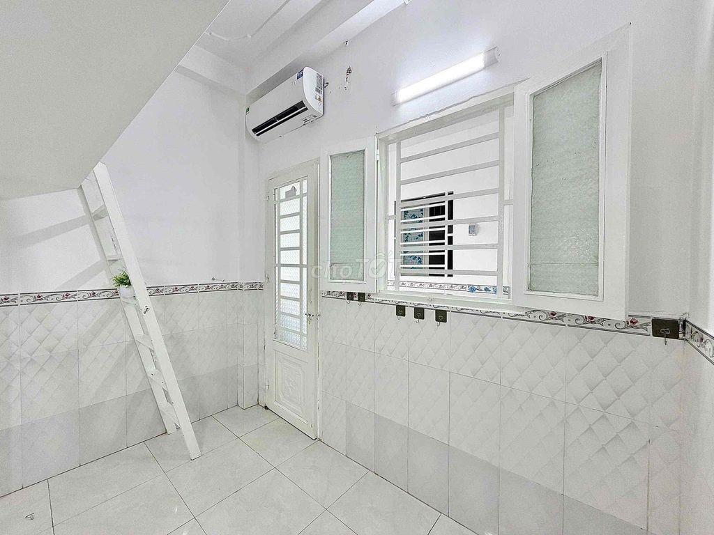 PHÒNG GÁC TRẦN TẤN - ÂU CƠ MỚI SACH SẼ THANG MÁY GÁC CAO - NT CƠ BẢN