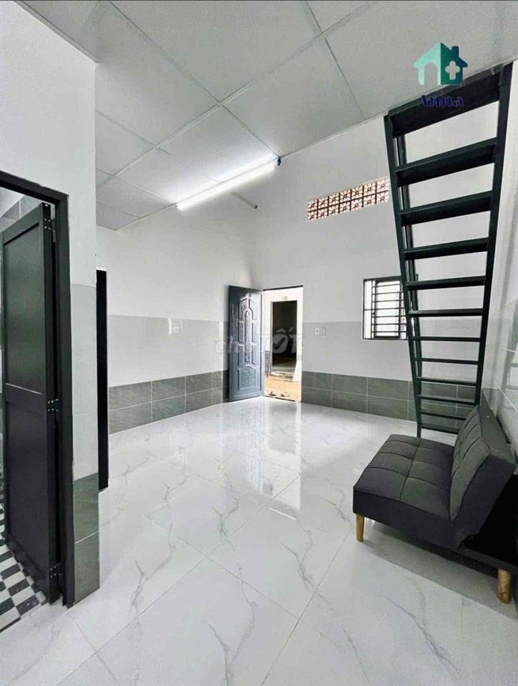 CHO THUÊ GÁC CAO 2M - 3.400.000 - NGAY ĐẦM SEN - VĂN HIẾN