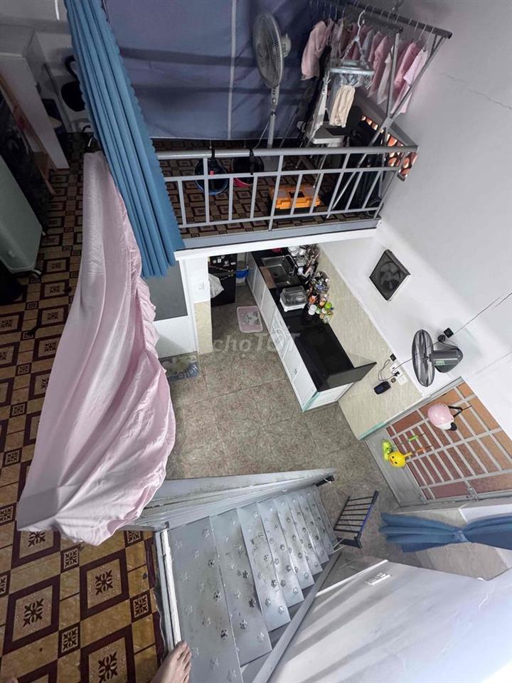 nhà nguyên căn trong dãy trọ