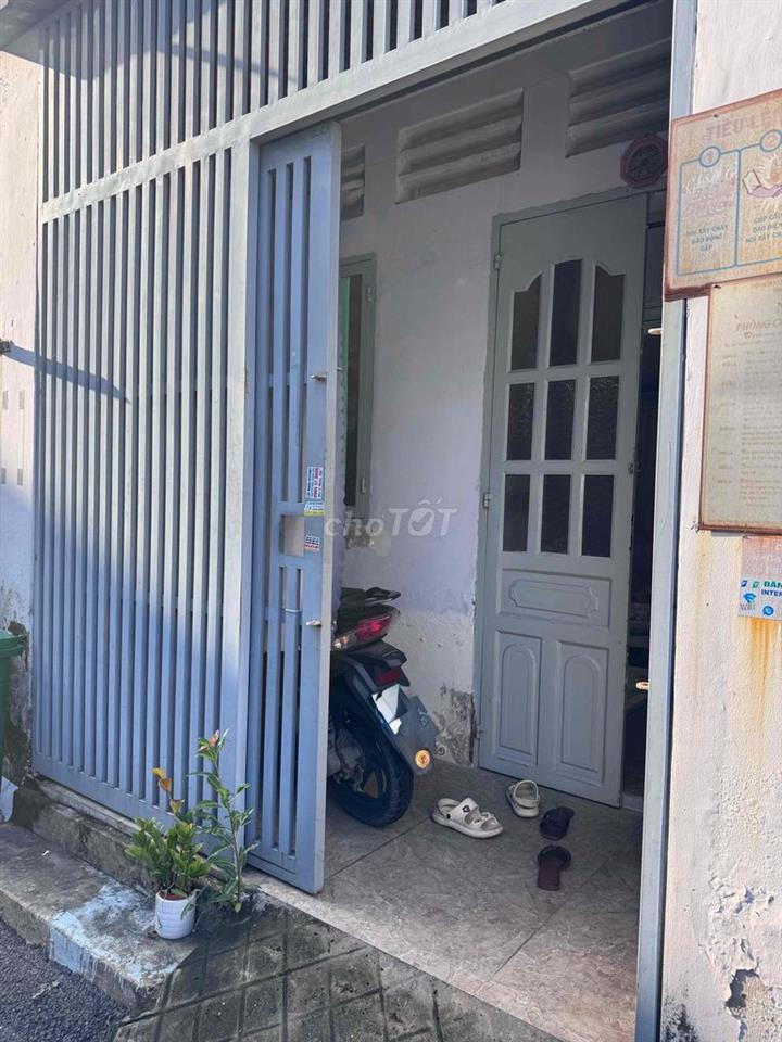 nhà nguyên căn trong dãy trọ