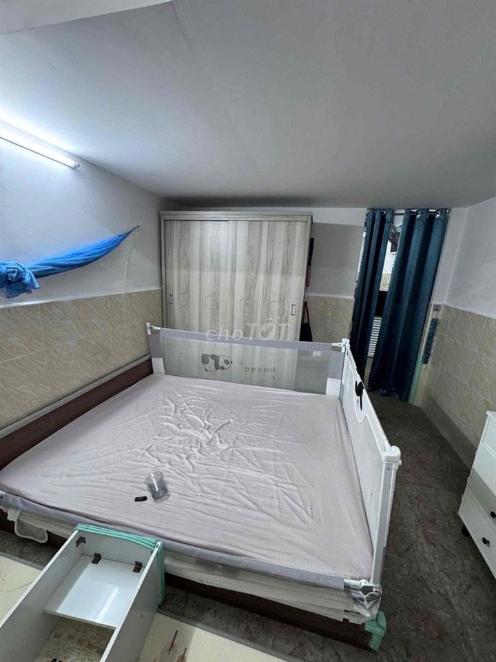 nhà nguyên căn trong dãy trọ