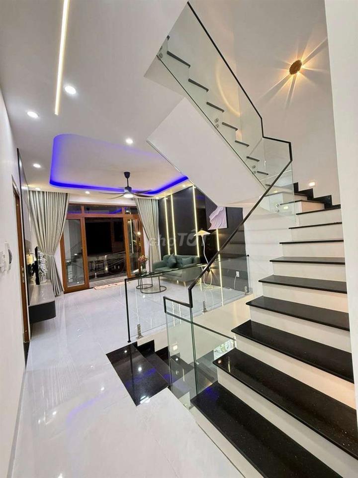 Bán nhà 3 tầng diện tích đất : 80m2 (8m × 10m) kiệt ôtô Tôn Đức Thắng 