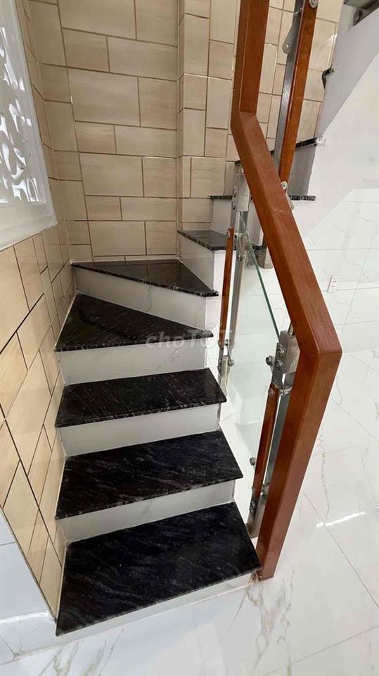 Cần bán nhà mới xây Q8 giáp ranh Q6