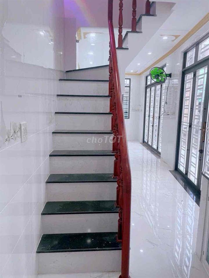 CHO THUÊ NHÀ MẶT TIỀN ĐƯỜNG HỒ XUÂN HƯƠNG