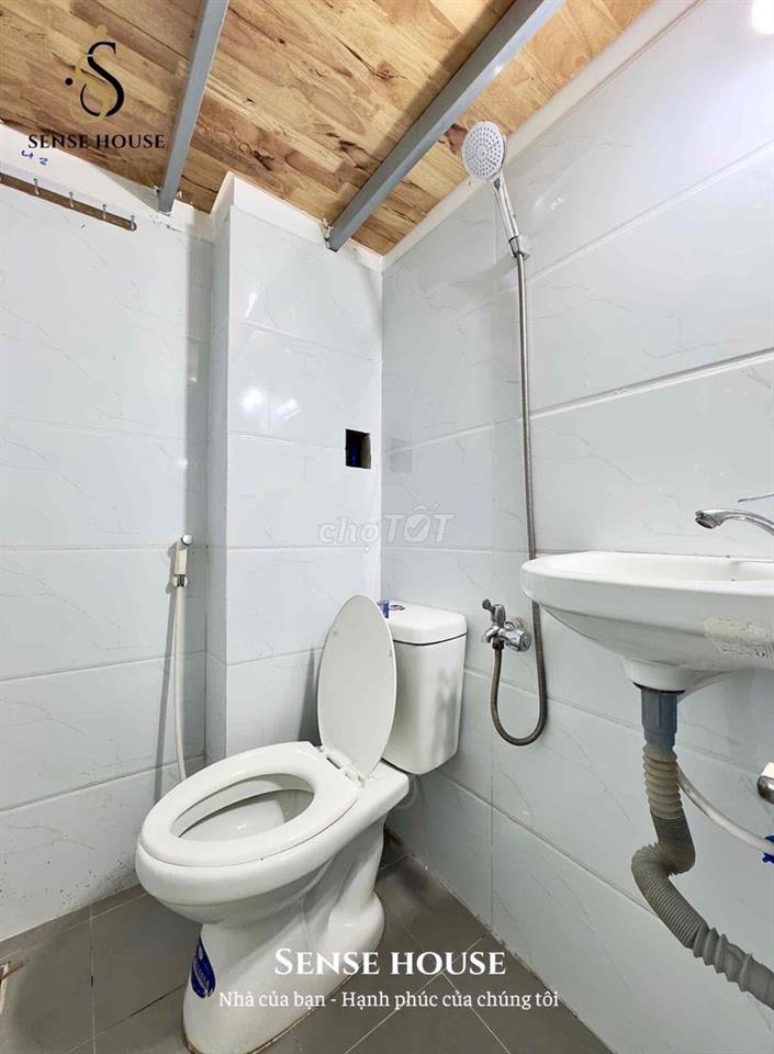 Toà nhà thang máy cho thuê phòng có gác Ngay Trường Chinh