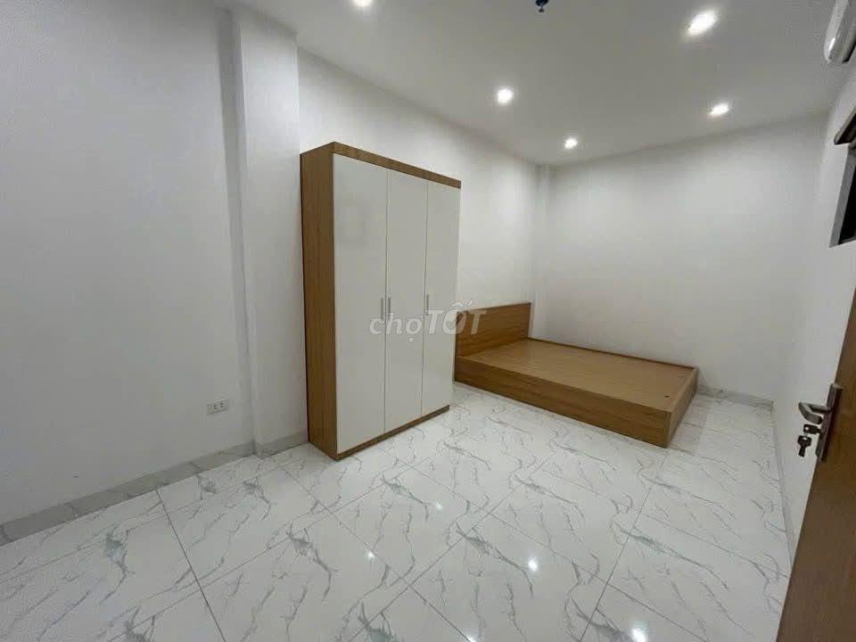 Còn toà 6 Tầng cho thuê 898/30 Đường láng