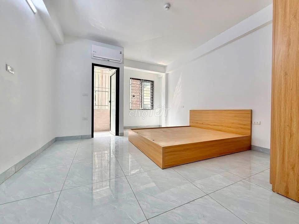 Còn toà 6 Tầng cho thuê 898/30 Đường láng