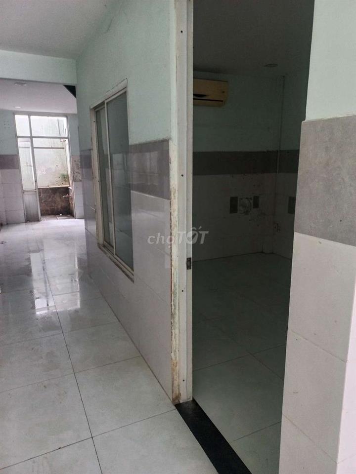 Nhà hẻm xe hơi cách đường chính 30 mét đẹp