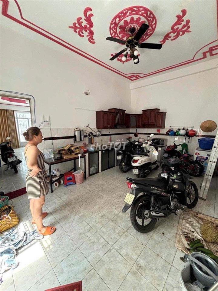 Nhà Phạm Văn Chiêu, Gò Vấp. DT: 6x20 Trệt 1 Lầu 3PN 4WC. Giá: 12triệu