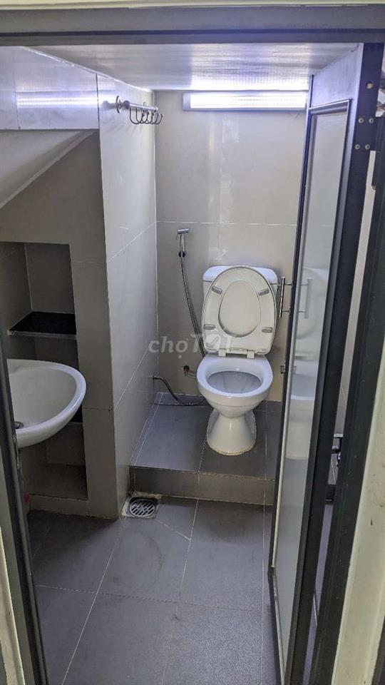 Cho thuê mặt bằng mặt tiền đường Lạc Long Quân