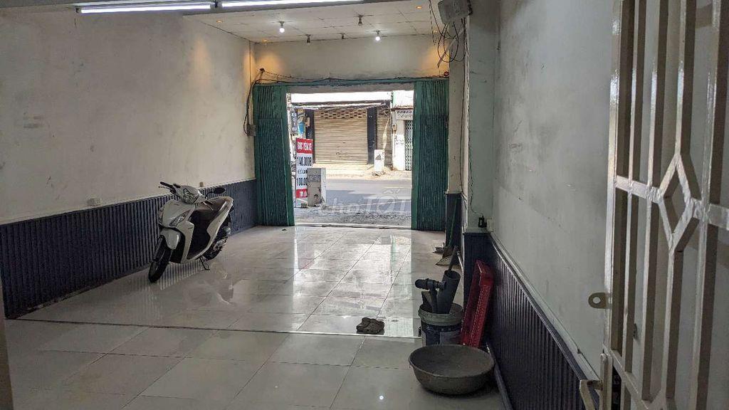 Cho thuê mặt bằng mặt tiền đường Lạc Long Quân