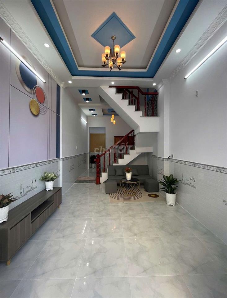 GẤP nhà bán 560tr ở Xuân Thới Sơn Hóc Môn có sân trước và giếng trời