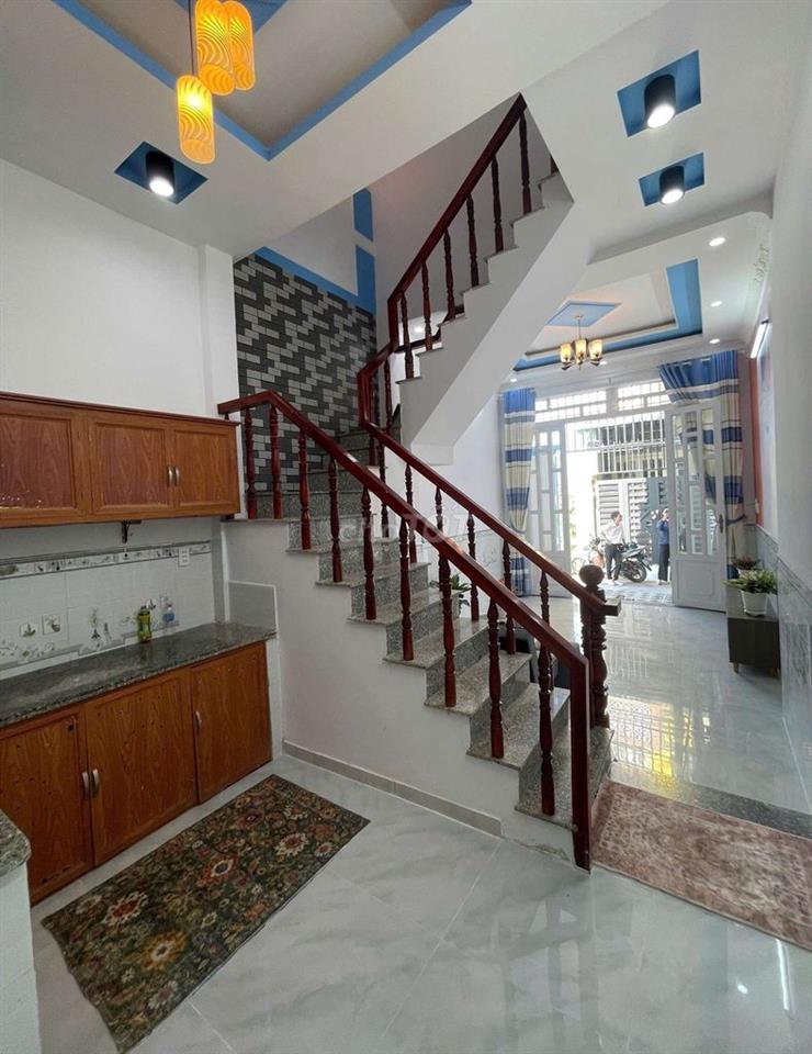 GẤP nhà bán 560tr ở Xuân Thới Sơn Hóc Môn có sân trước và giếng trời