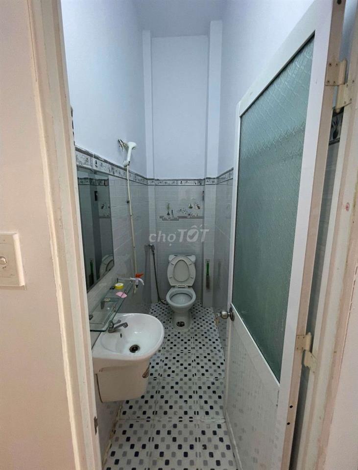 GẤP nhà bán 560tr ở Xuân Thới Sơn Hóc Môn có sân trước và giếng trời