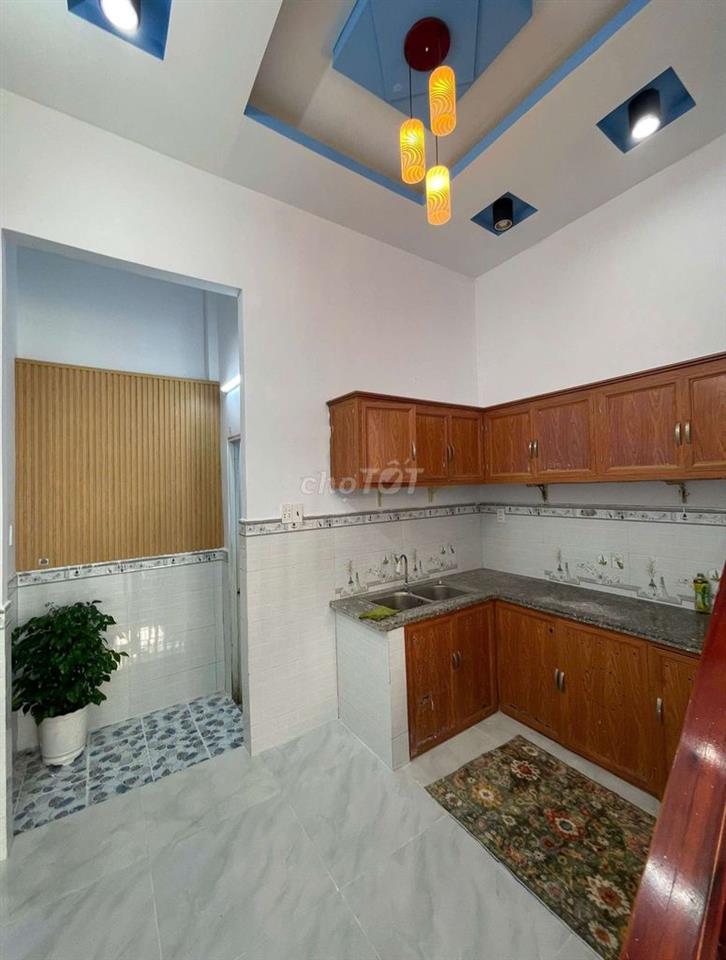 GẤP nhà bán 560tr ở Xuân Thới Sơn Hóc Môn có sân trước và giếng trời