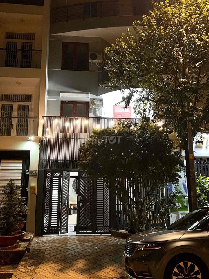 Chính chủ cho thuê phòng đủ nội thất cửa sổ thoáng quận 7