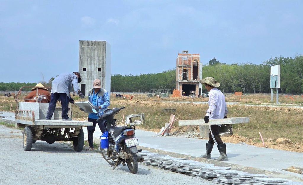 Nhà xã hội 1 trệt 1 lầu 1 lửng, 69m2, Bình Dương