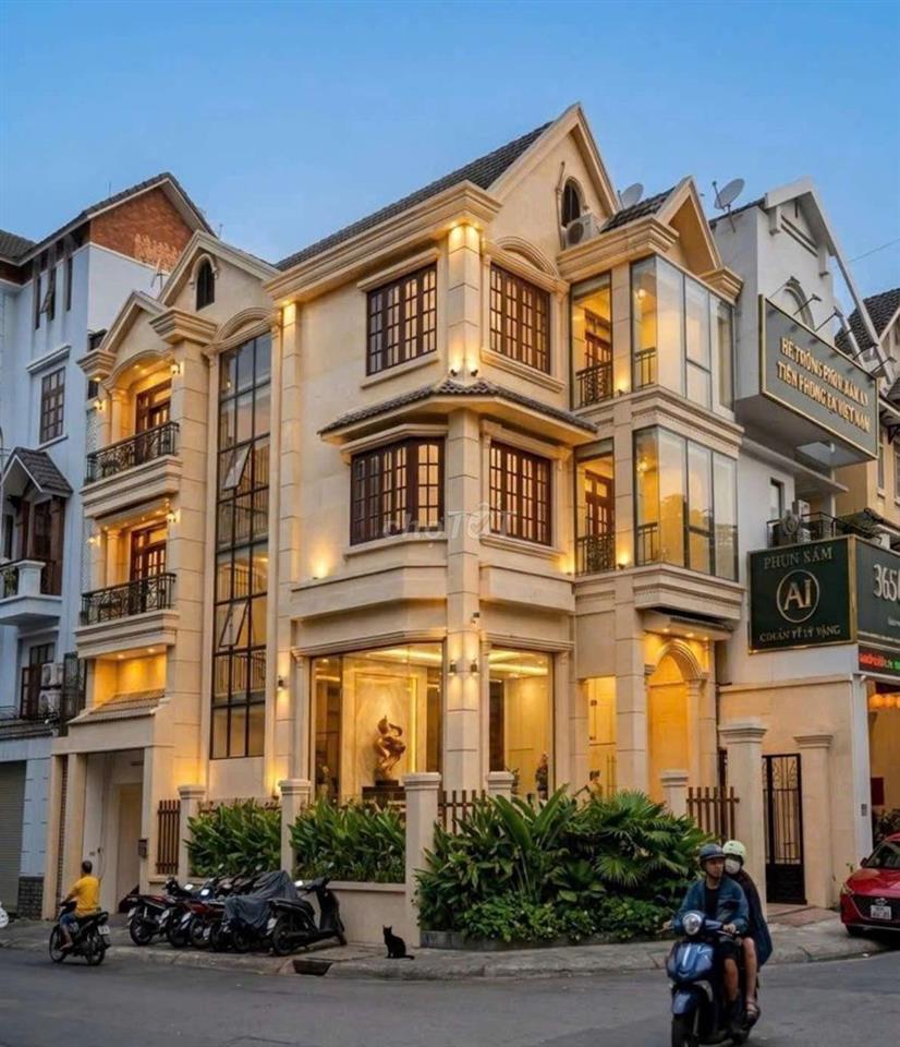 Góc 2 mặt tiền đường Hoa Lan và Phan Xích Long