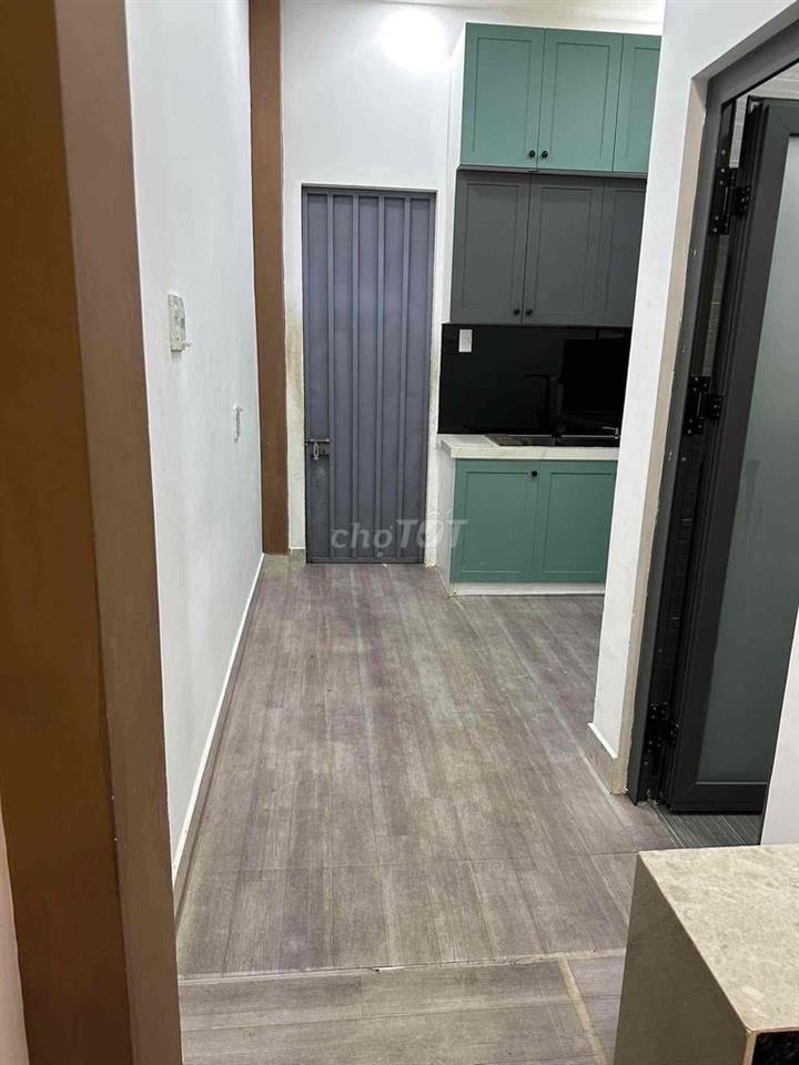 Cho thuê mặt bằng CMT8  mặt tiền đường đông đúc