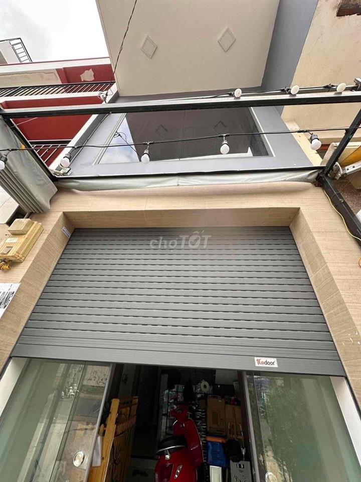 Cho thuê mặt bằng CMT8  mặt tiền đường đông đúc