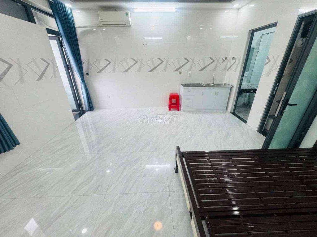 Cho thuê phòng ban công mặt tiền đường Phạm hùng nối dài diện tích 40