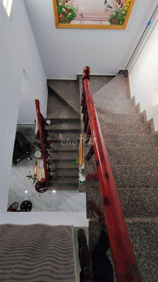 HƠN 4 TỶ NHÀ NGUYỄN THỊ SÁU -HÓC MÔN -HXH _2 TẦNG 100M² SHR