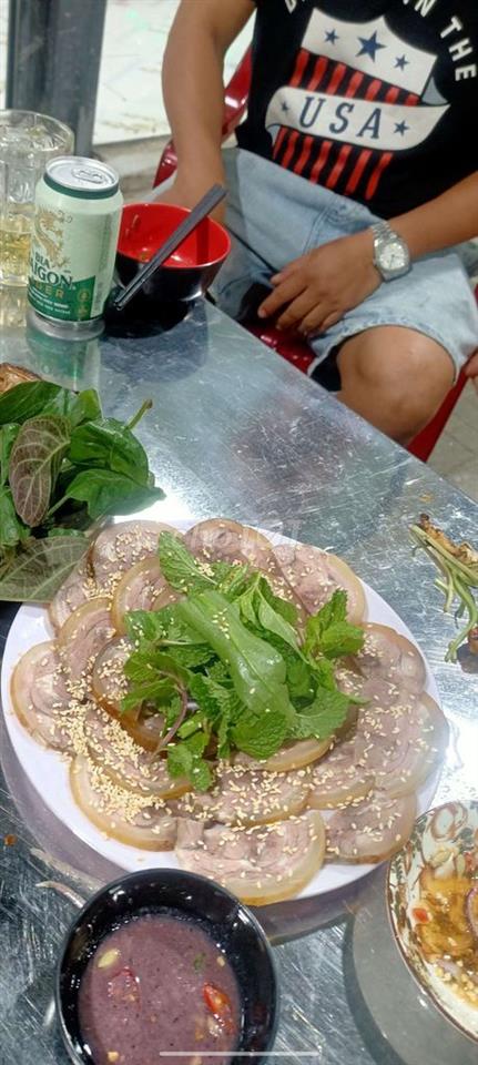 Sang quán nhậu, hồ câu tôm