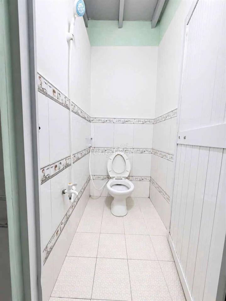 Phòng sẵn máy lạnh đi bộ qua NTTU