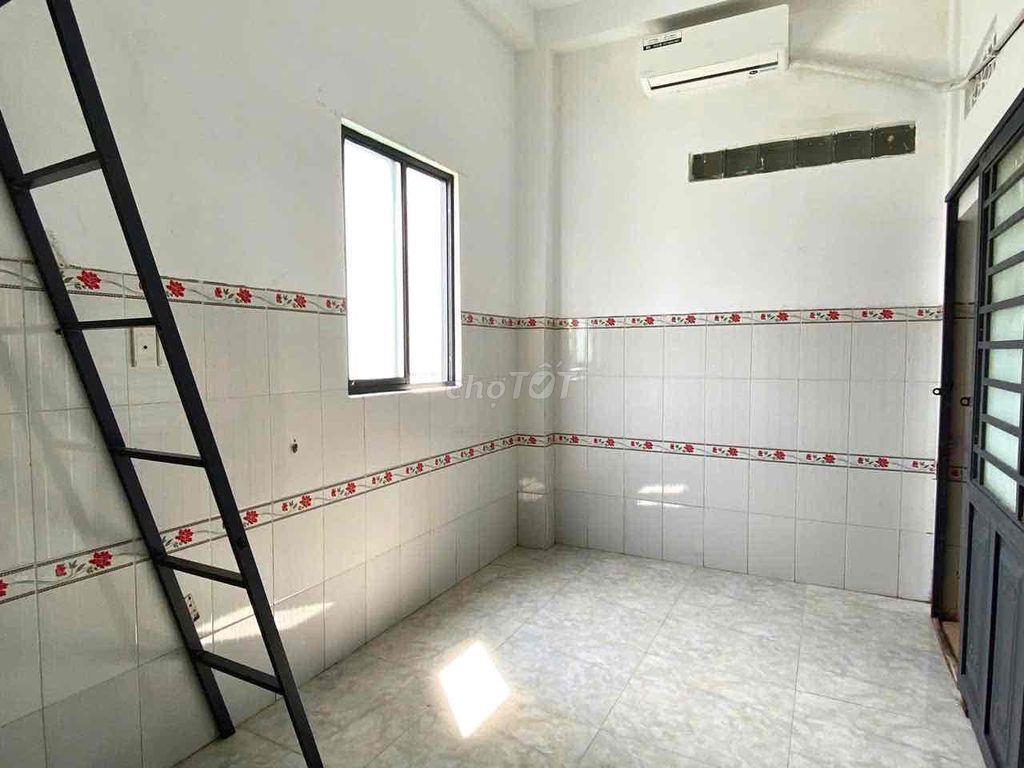 TRỌ GẦN ĐH MỞ SẴN MÁY LẠNH CỬA SỔ LỚN THOÁNG - GẦN VÒNG XOAY PHÚ LÂM