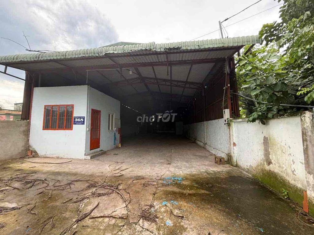 CHO THUÊ NHÀ XƯỞNG 400m2 MẶT TIỀN ĐƯỜNG, XE TẢI VÀO TỚI NƠI