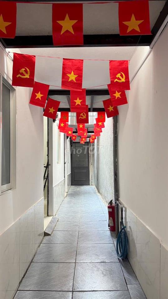 Sang phòng trọ lối đi riêng xe điện