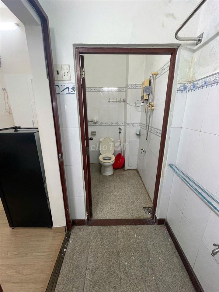 Phòng trệt 25m² giếng trời – bếp riêng tách khu ngủ – 4,2tr