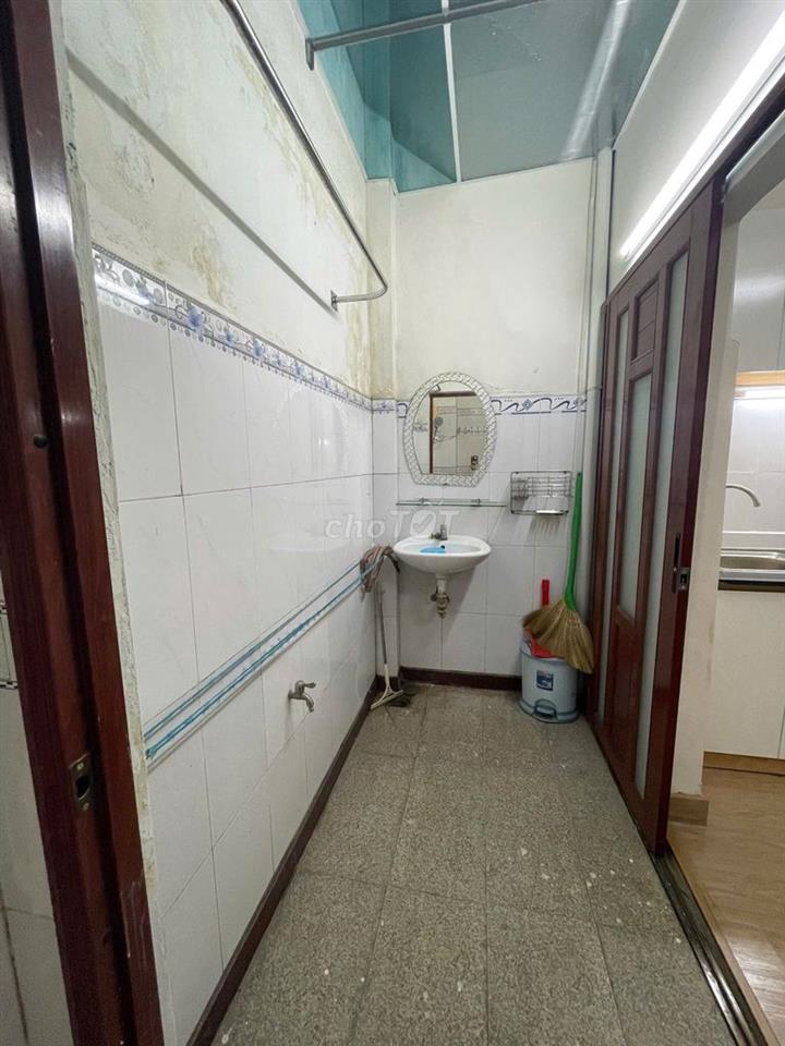 Phòng trệt 25m² giếng trời – bếp riêng tách khu ngủ – 4,2tr