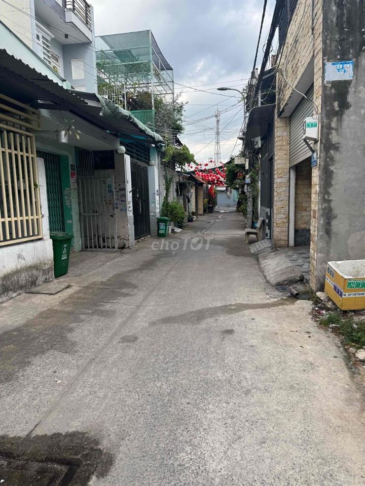 CHÍNH CHỦ CẦN BÁN NHÀ SHR HẺM XE HƠI THÔNG, CÓ SÂN ĐẬU Ô TÔ